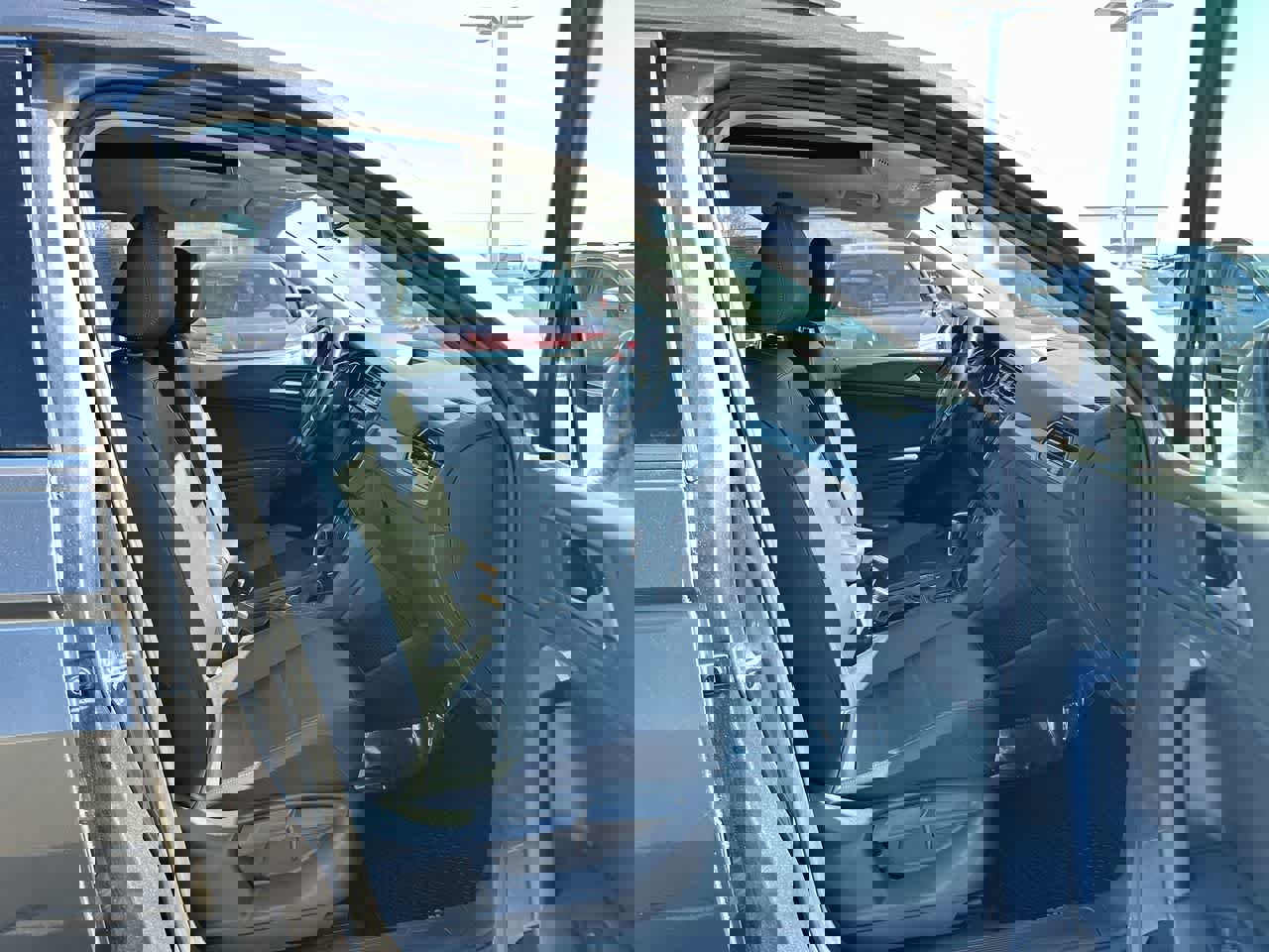 Used 2019 Volkswagen Tiguan SE w/ Panoramic Sunroof Package image 27