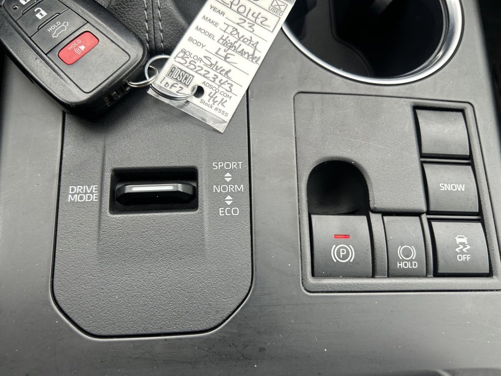Used 2023 Toyota Highlander LE image 29
