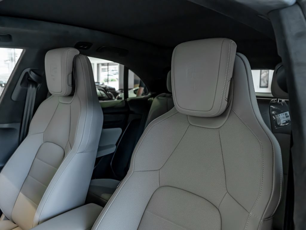 New 2026 Porsche Macan Turbo Electric AWD/4WD image 15