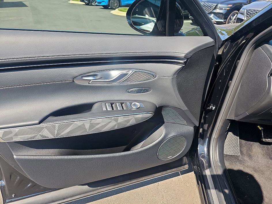 Used 2025 Genesis GV70 3.5T Sport w/ Sport Advanced Package image 11