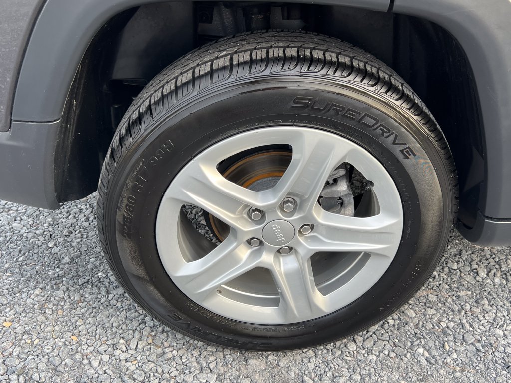 Used 2023 Jeep Compass Sport AWD/4WD image 13