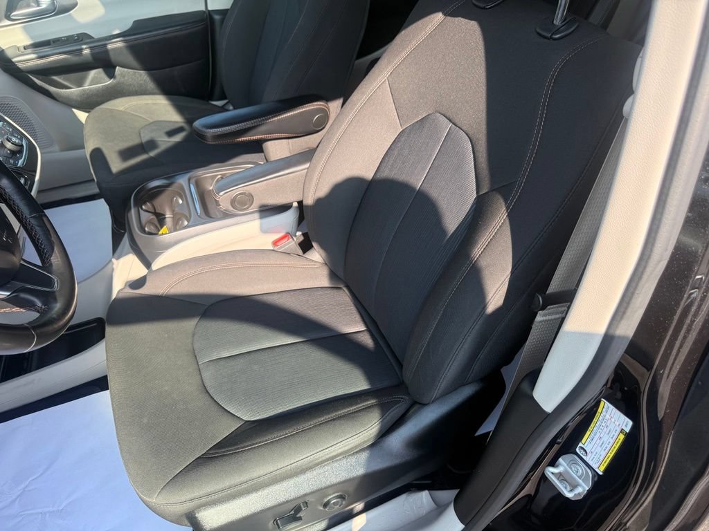 Used 2020 Chrysler Pacifica Touring w/ Advanced Safetytec Group FWD image 14