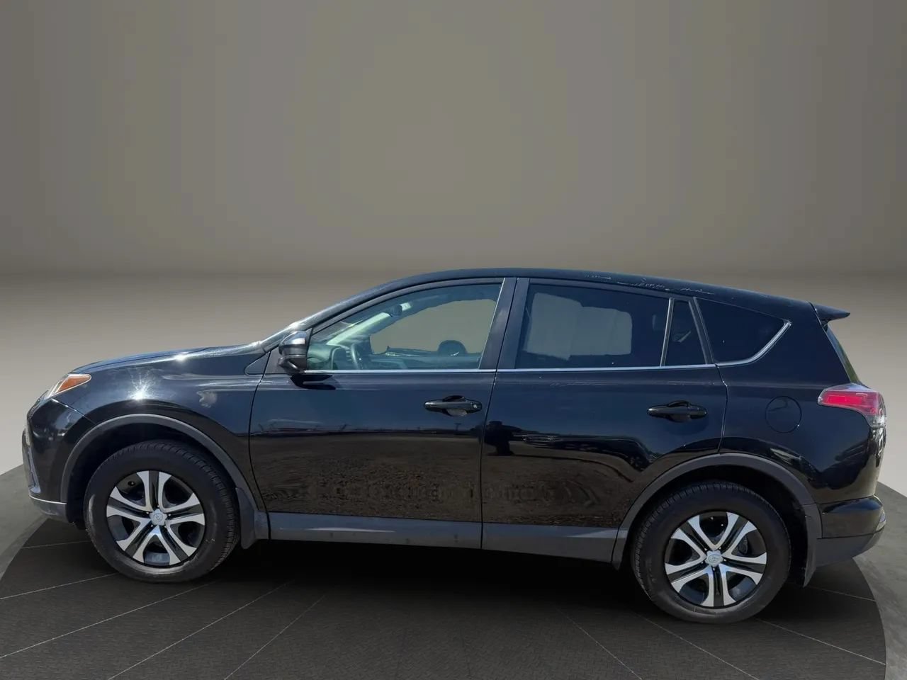 Used 2018 Toyota RAV4 LE w/ All Weather Liner Package AWD/4WD image 8