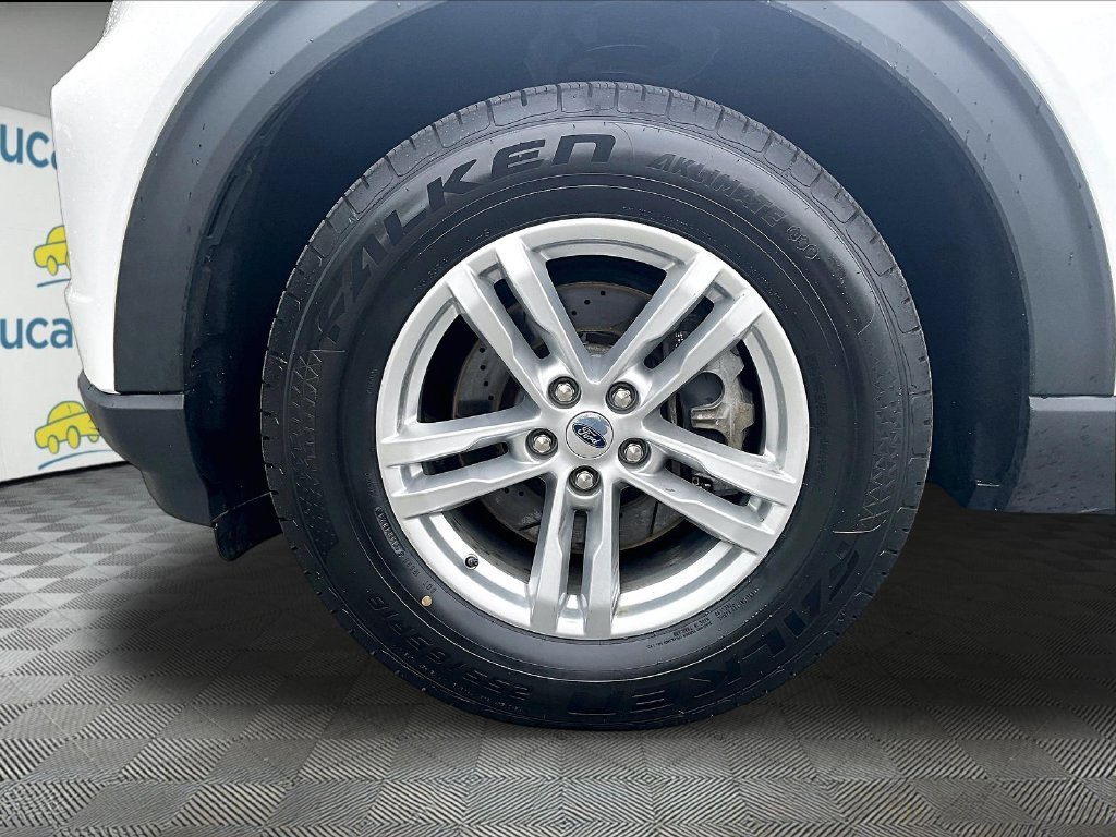 Used 2021 Ford Explorer XLT w/ Equipment Group 202A AWD/4WD image 9