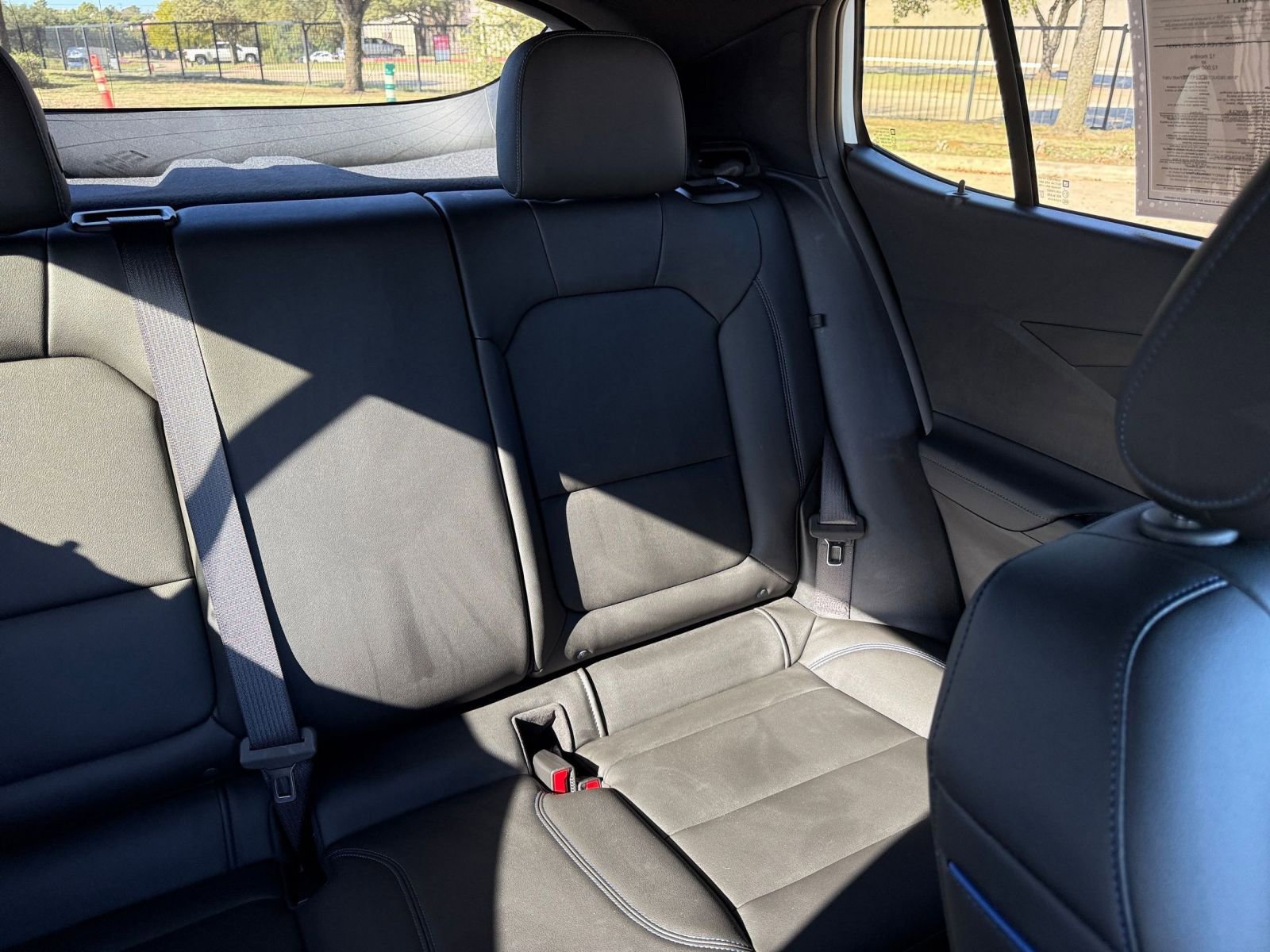 Used 2025 Buick Envista Sport Touring image 37