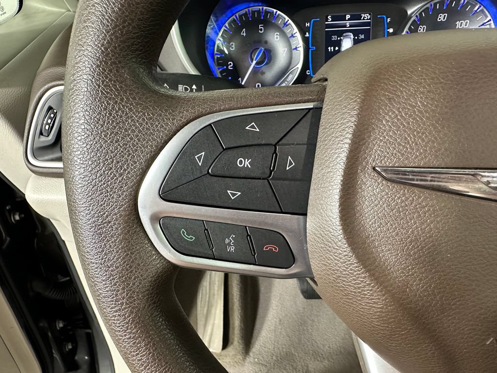 Used 2017 Chrysler Pacifica LX FWD image 11