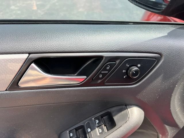 Used 2015 Volkswagen Jetta SE FWD image 25