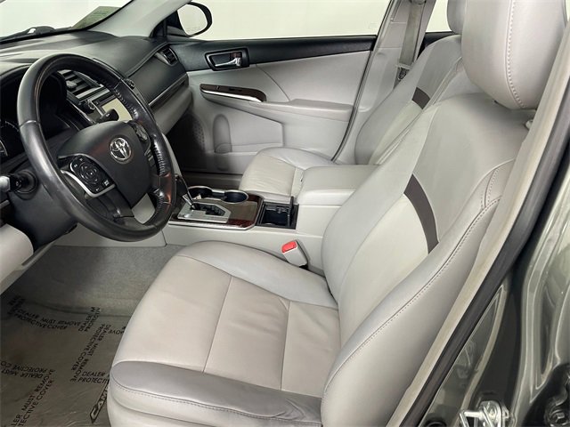 Used 2012 Toyota Camry L image 2