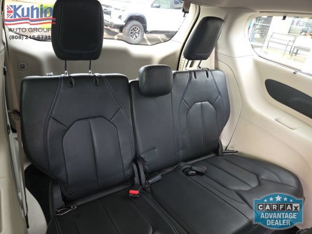 Used 2021 Chrysler Pacifica Touring-L FWD image 12