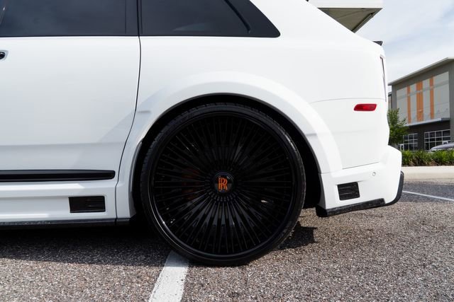Used 2023 Rolls-Royce Cullinan w/ Cullinan Package image 20