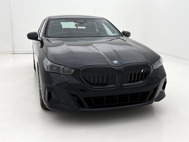 New 2027 BMW i5 xDrive40 AWD/4WD image 3