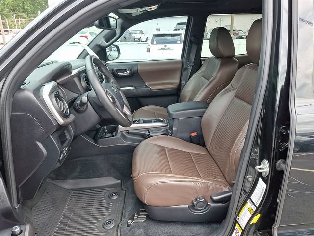 Used 2018 Toyota Tacoma Limited AWD/4WD image 10