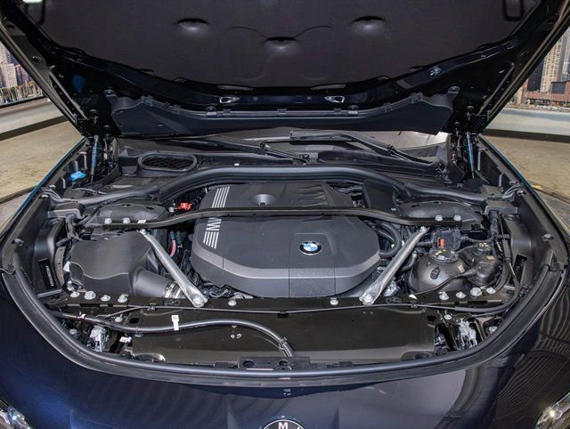 Used 2026 BMW 740i xDrive w/ Premium Package image 5