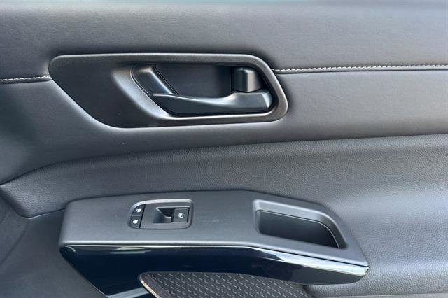 New 2025 Nissan Pathfinder SV w/ SV Premium Package image 19