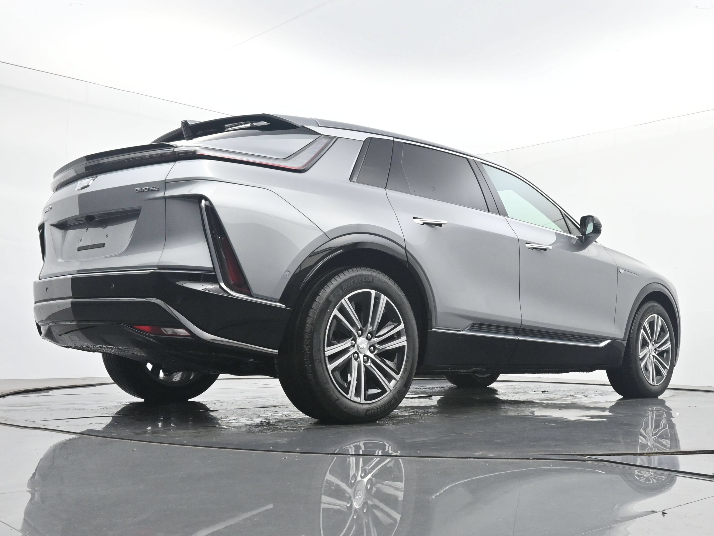 New 2026 Cadillac Lyriq Luxury w/ LPO, Floor Liner Package AWD/4WD image 19