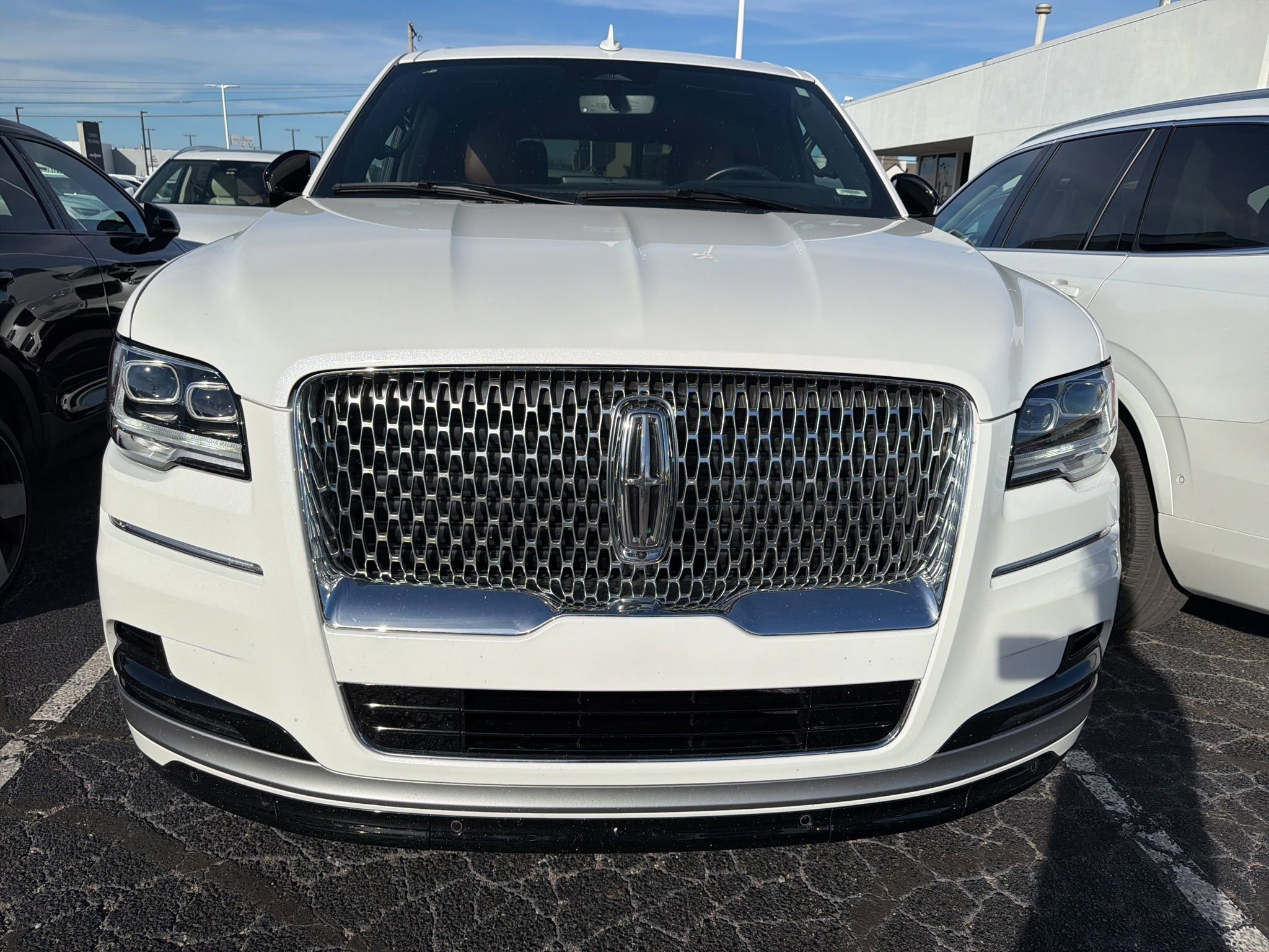 Used 2024 Lincoln Navigator Reserve image 2