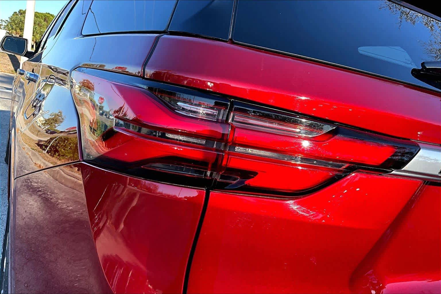 Used 2023 Chevrolet Traverse Premier FWD image 30