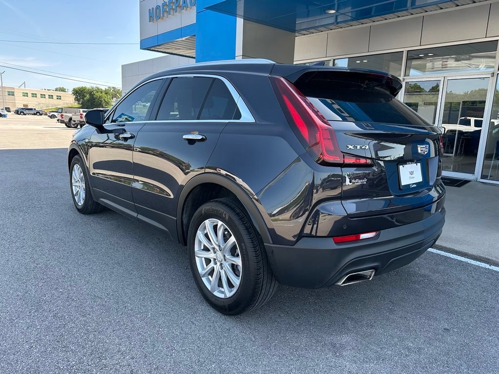 Used 2022 Cadillac XT4 Luxury w/ Cold Weather Package FWD image 5