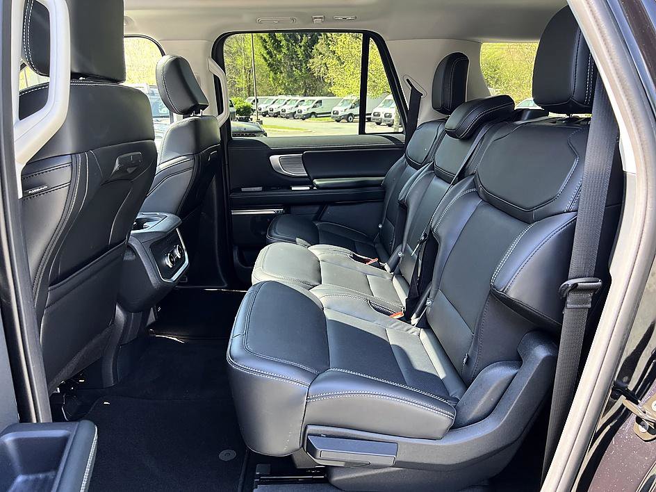 Used 2025 Ford Expedition Max Platinum AWD/4WD image 12