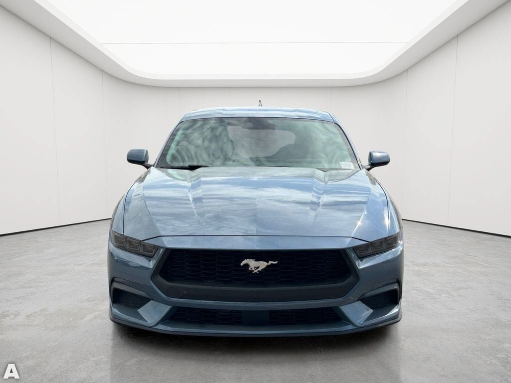 Used 2025 Ford Mustang Coupe RWD image 8
