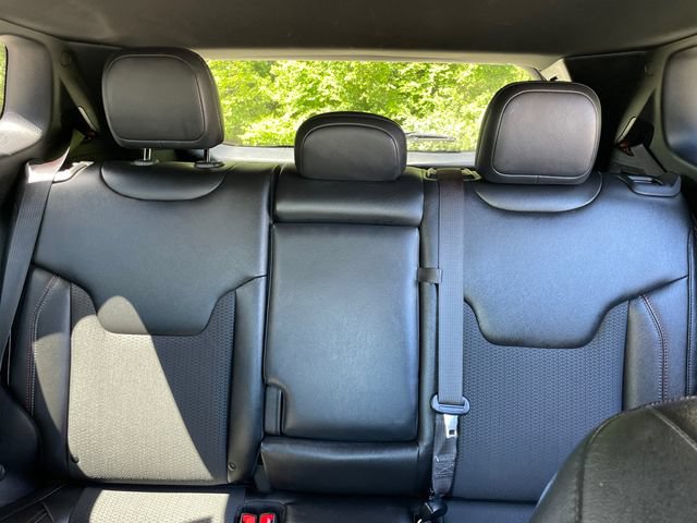 Used 2017 Chrysler Pacifica Touring-L FWD image 38