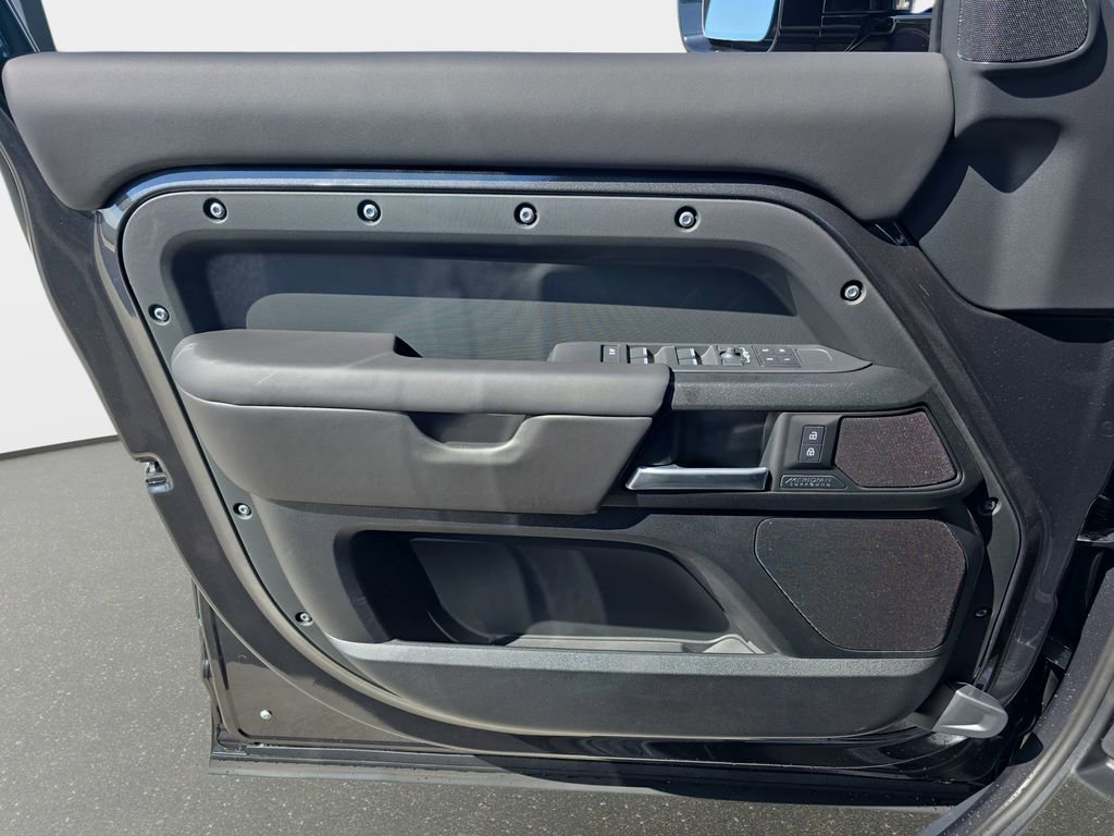 New 2026 Land Rover Defender 110 V8 image 27