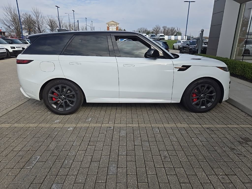 Used 2025 Land Rover Range Rover Sport Dynamic SE image 4
