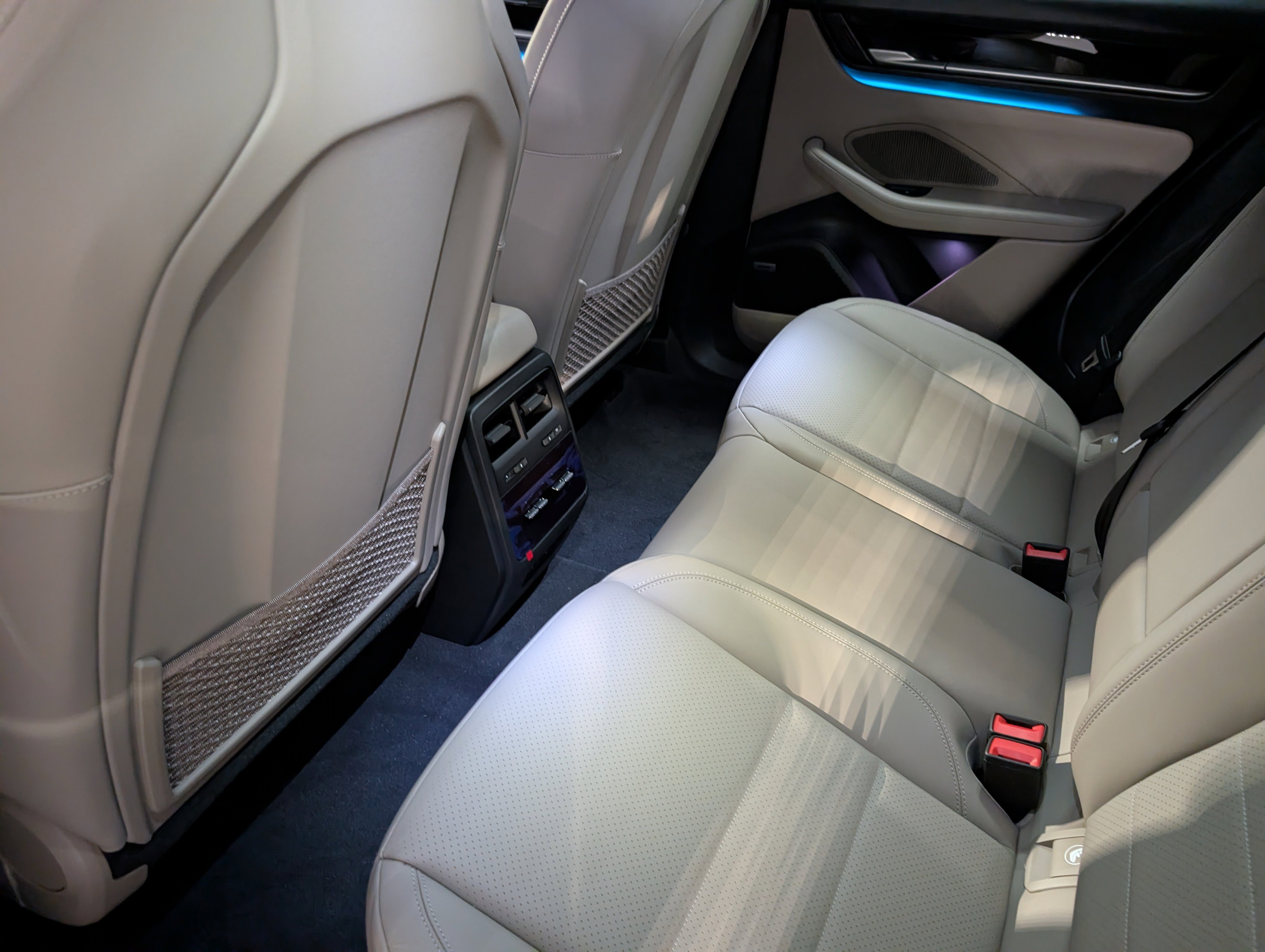 New 2026 Porsche Macan 4 Electric image 21