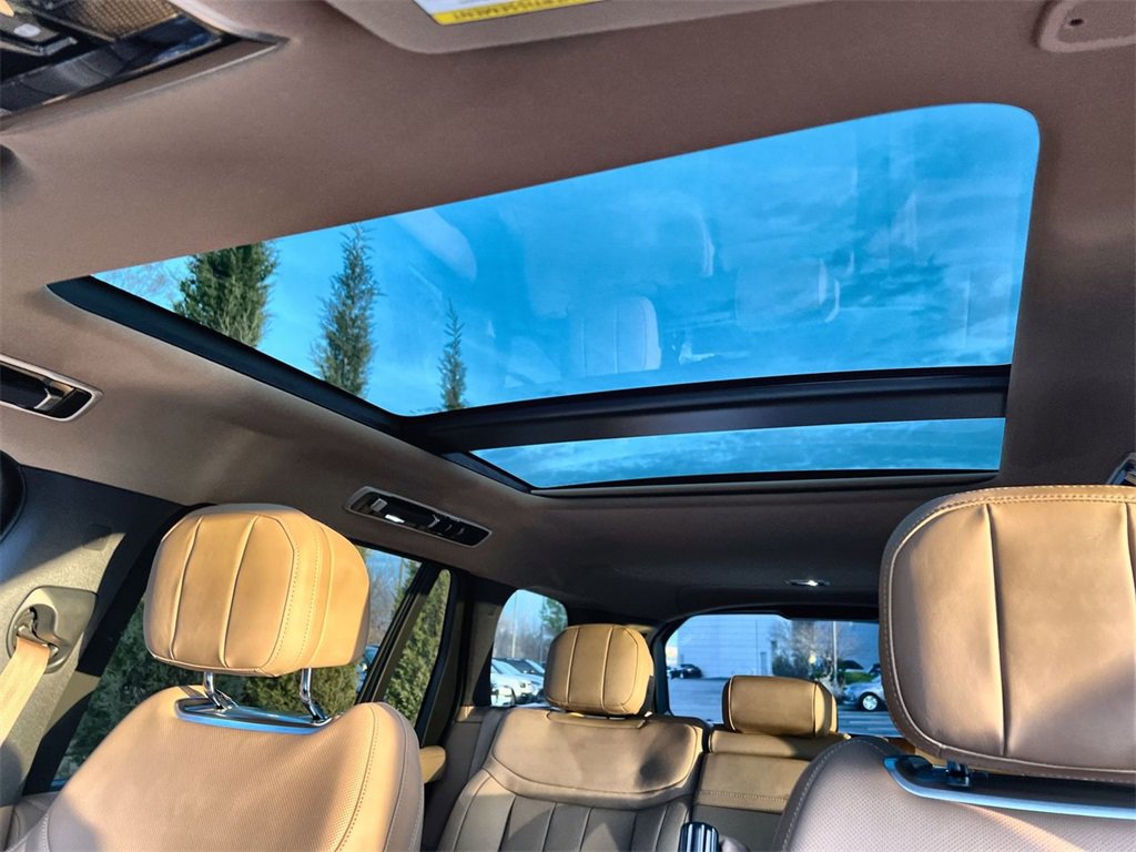 New 2026 Land Rover Range Rover Long Wheelbase SE image 20