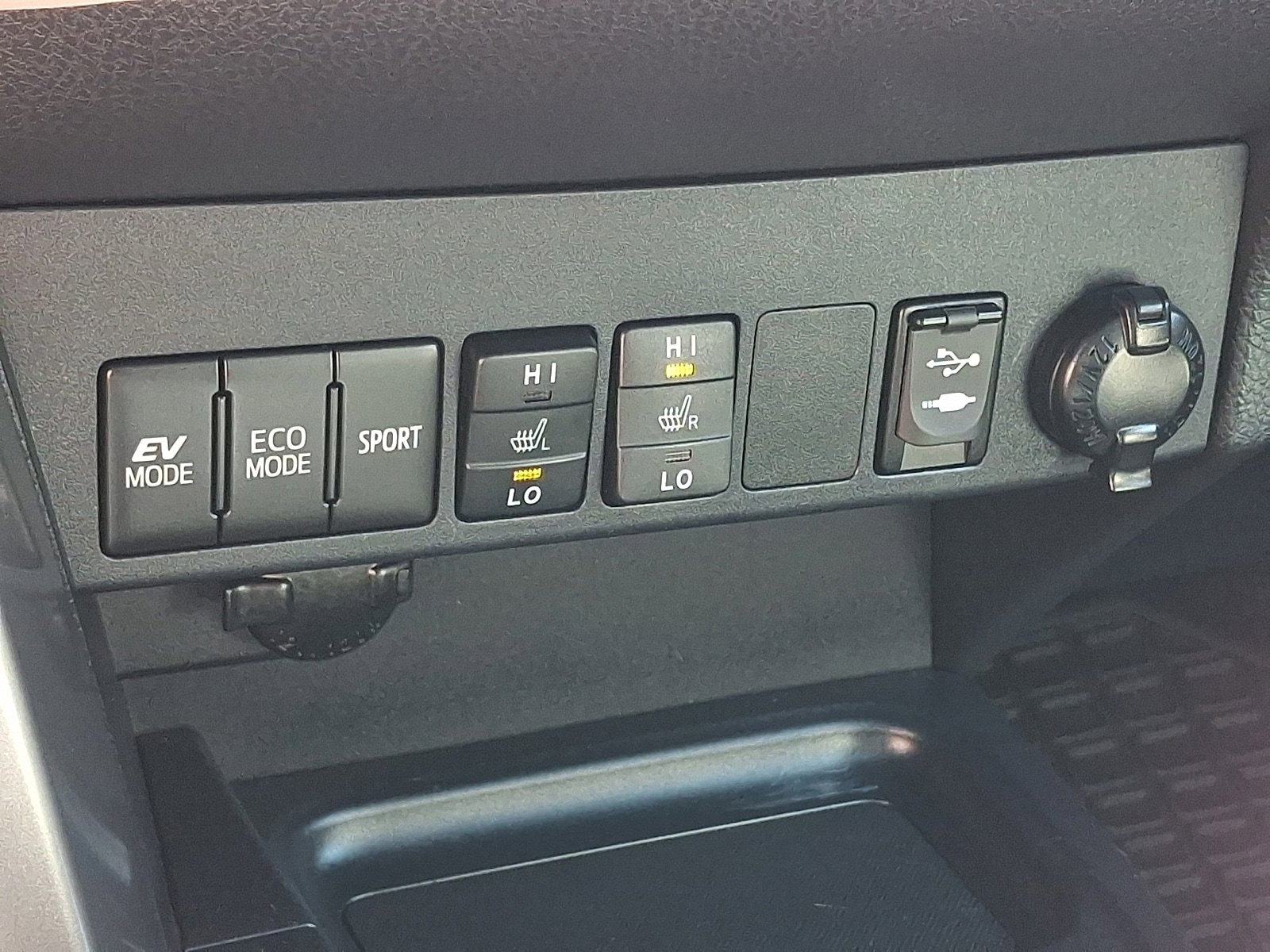 Used 2018 Toyota RAV4 Limited w/ Advanced Technology Package AWD/4WD image 24