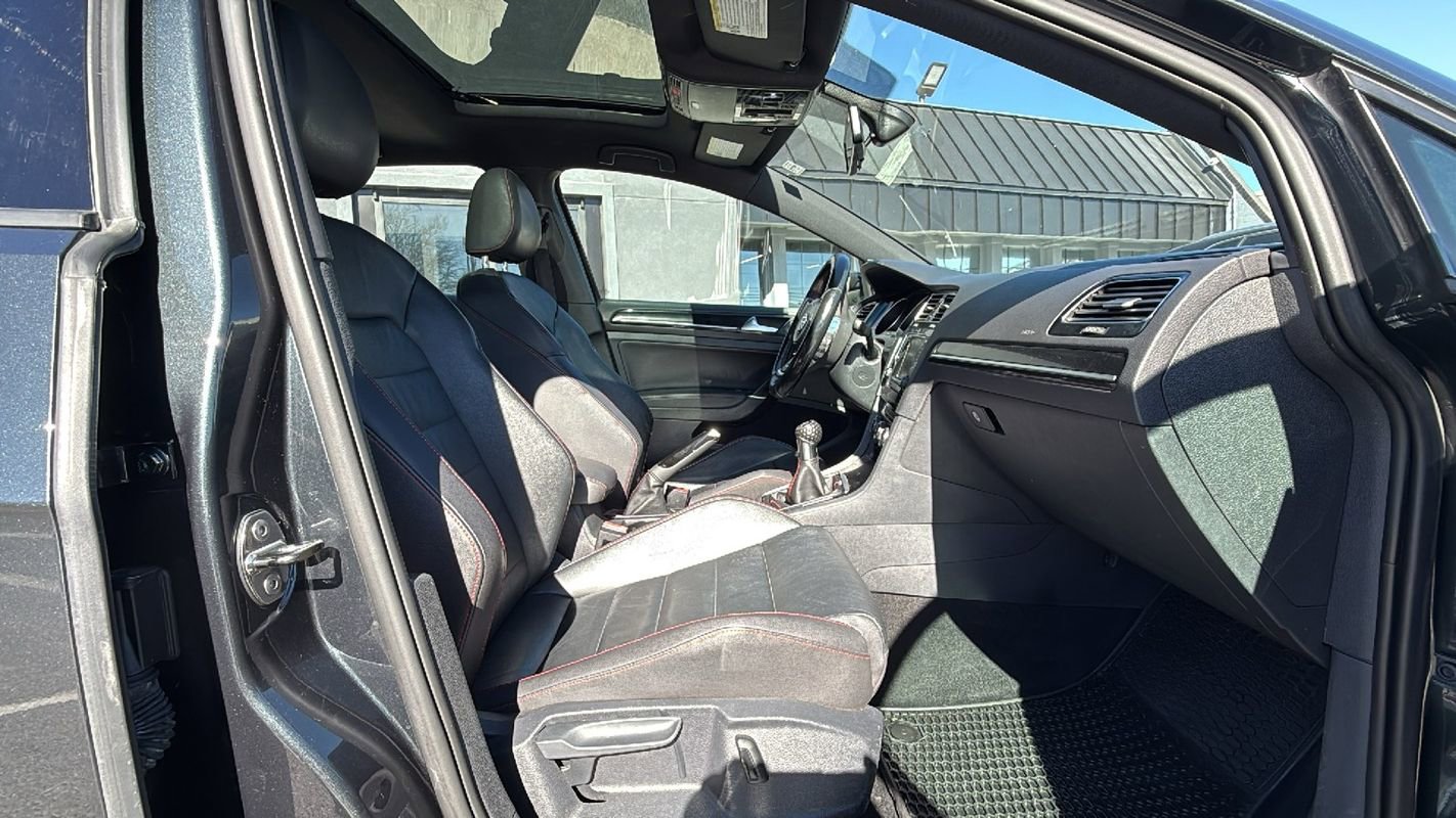 Used 2015 Volkswagen GTI SE FWD image 18