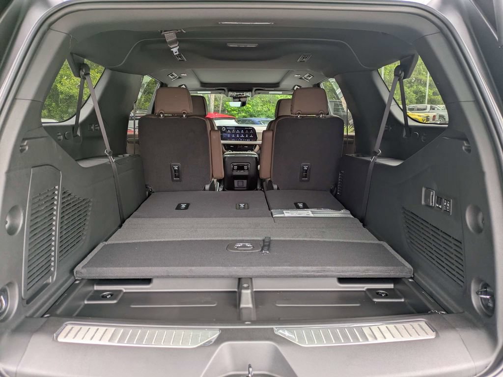 New 2026 Chevrolet Suburban High Country w/ Sun And Tow Package AWD/4WD image 14