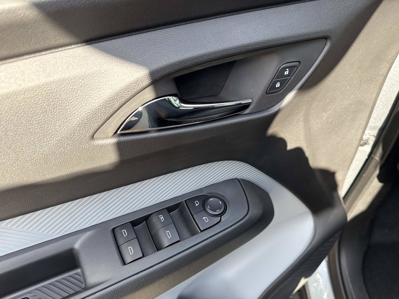 New 2027 Chevrolet Bolt LT w/ Comfort Package FWD image 18