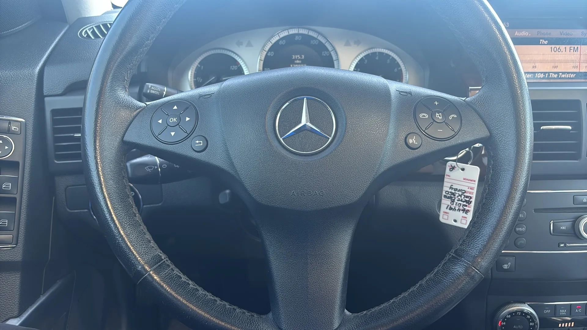 Used 2010 Mercedes-Benz GLK 350 4MATIC image 21