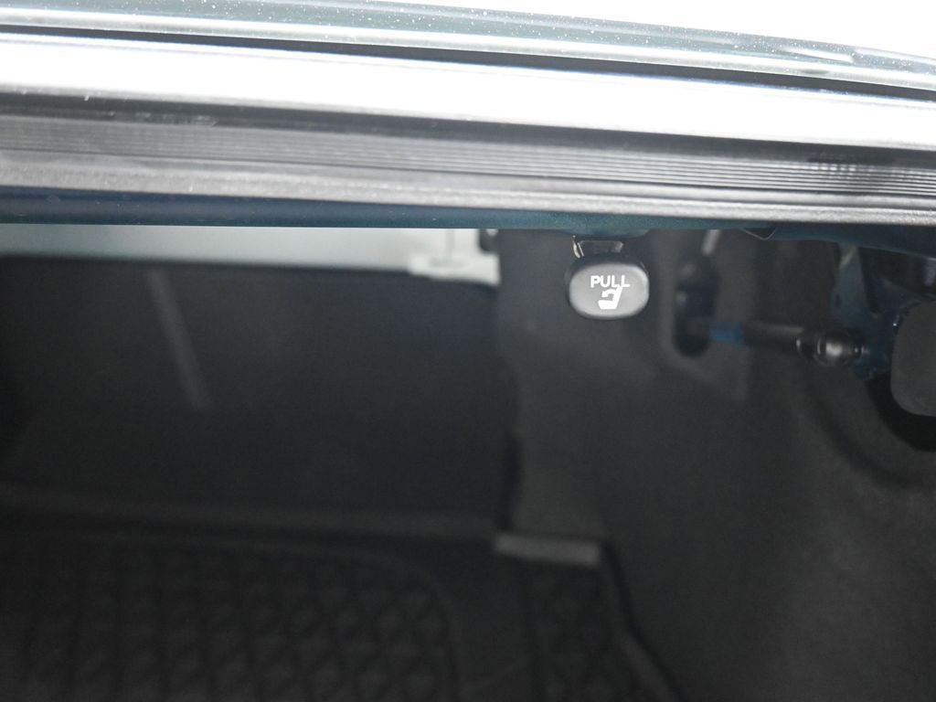 Used 2022 Toyota Avalon XLE w/ Moonroof Package image 46