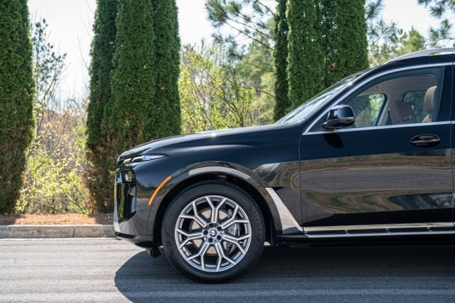 Used 2023 BMW X7 xDrive40i w/ Parking Assistance Package AWD/4WD image 10