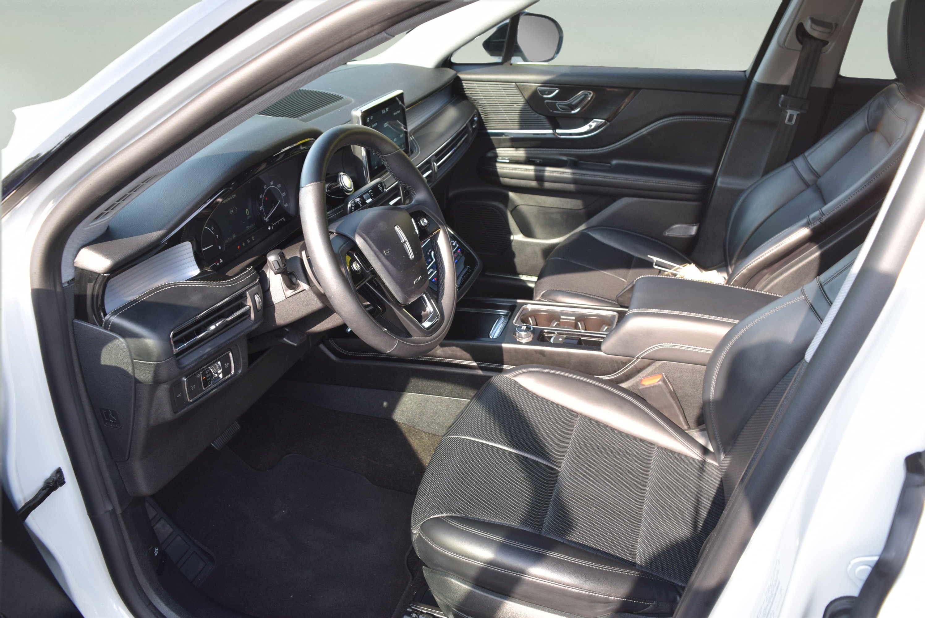 Used 2022 Lincoln Corsair AWD w/ Equipment Group 101A image 8