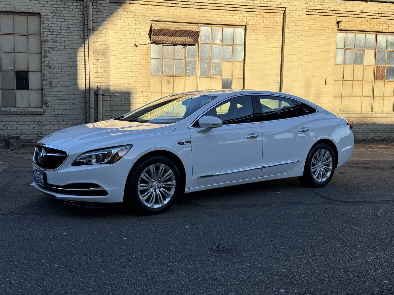 Used 2019 Buick LaCrosse Essence image 3
