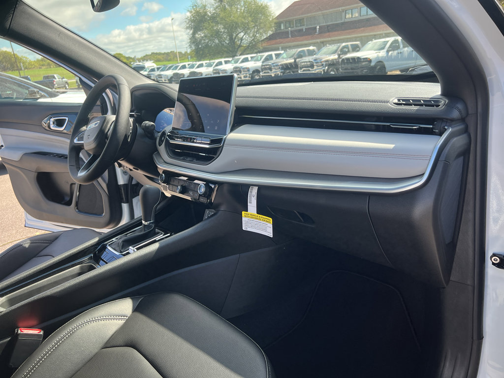 New 2026 Jeep Compass Limited image 12
