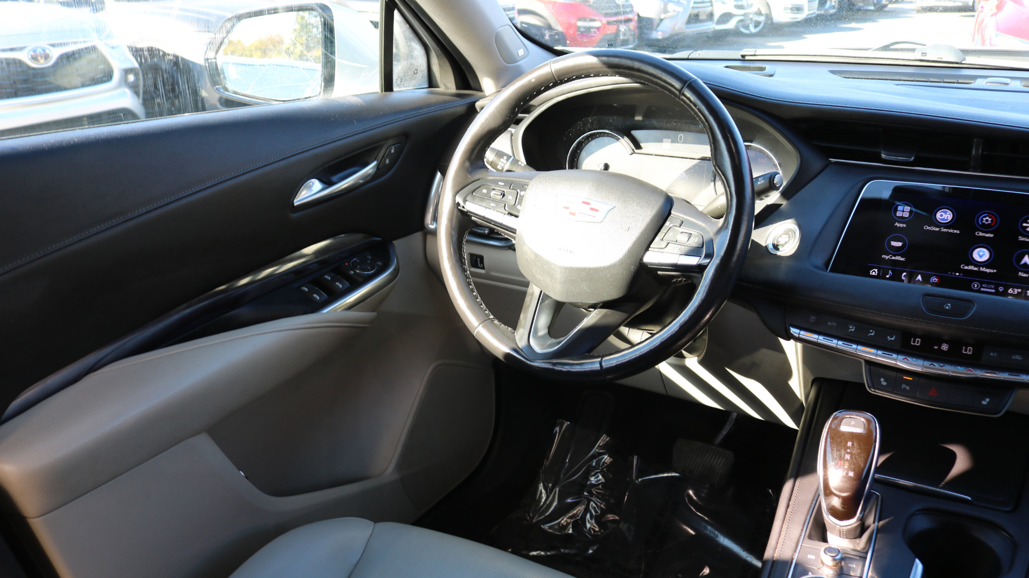 Used 2021 Cadillac XT4 Luxury w/ Cold Weather Package image 38