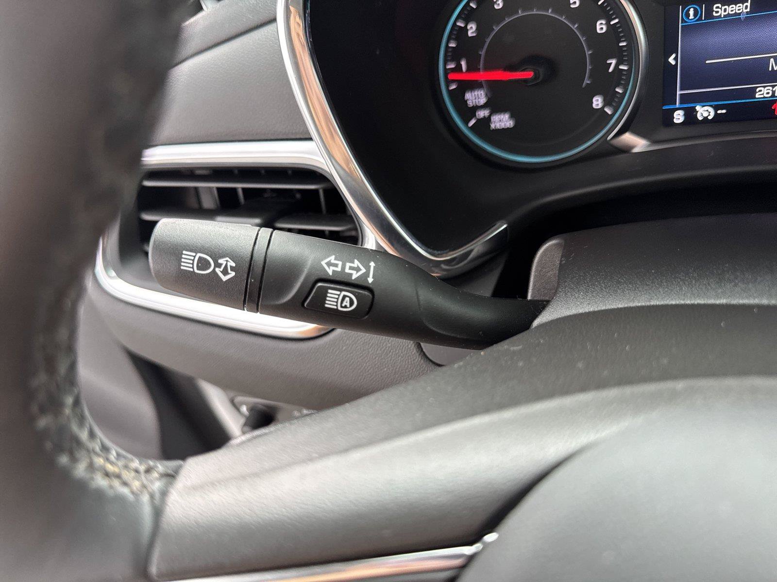 Used 2023 Chevrolet Equinox LT FWD image 22