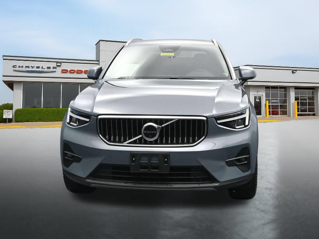 Used 2023 Volvo XC40 B5 Plus w/ Climate Package AWD/4WD image 8