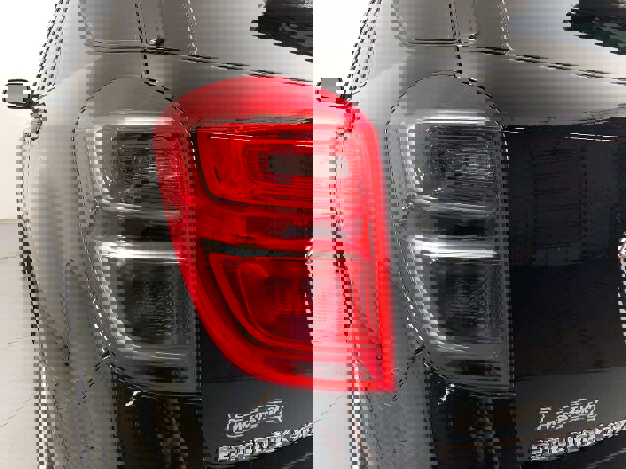 Used 2017 Chevrolet Equinox LT w/ Convenience Package image 9