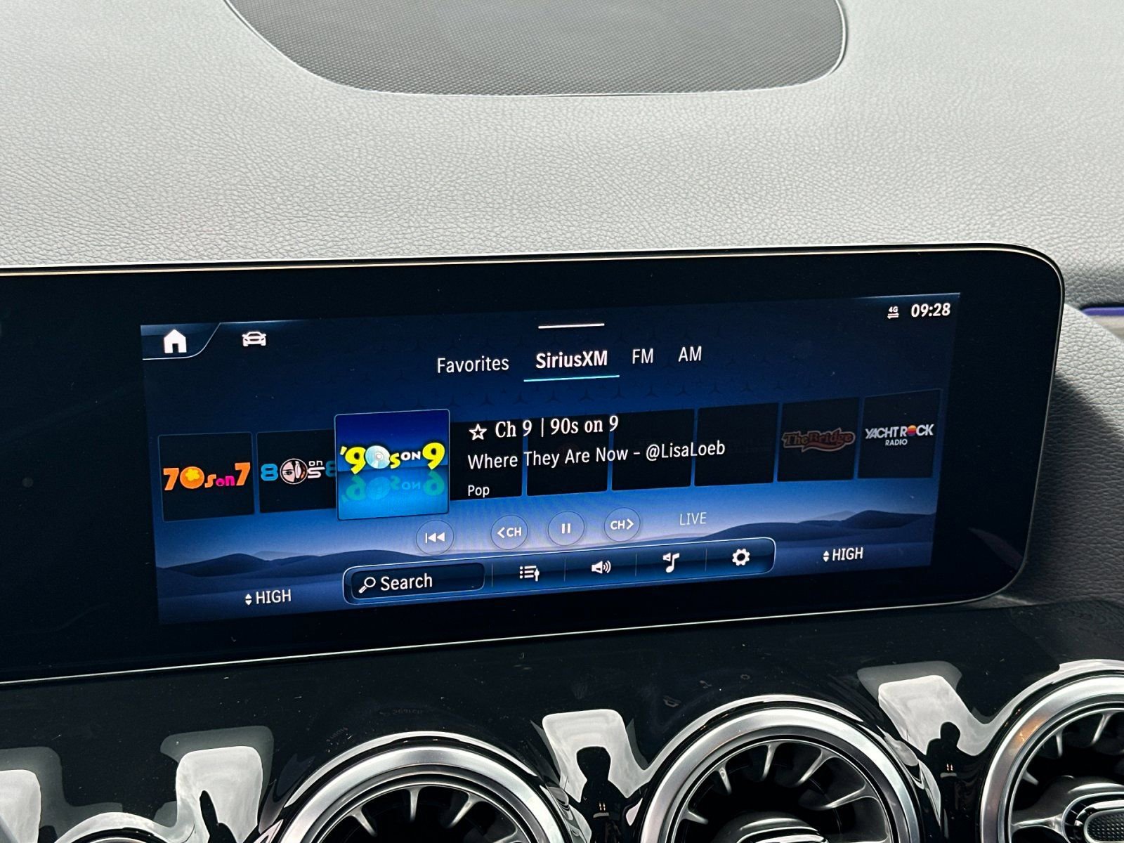 Used 2025 Mercedes-Benz GLA 250 4MATIC image 18