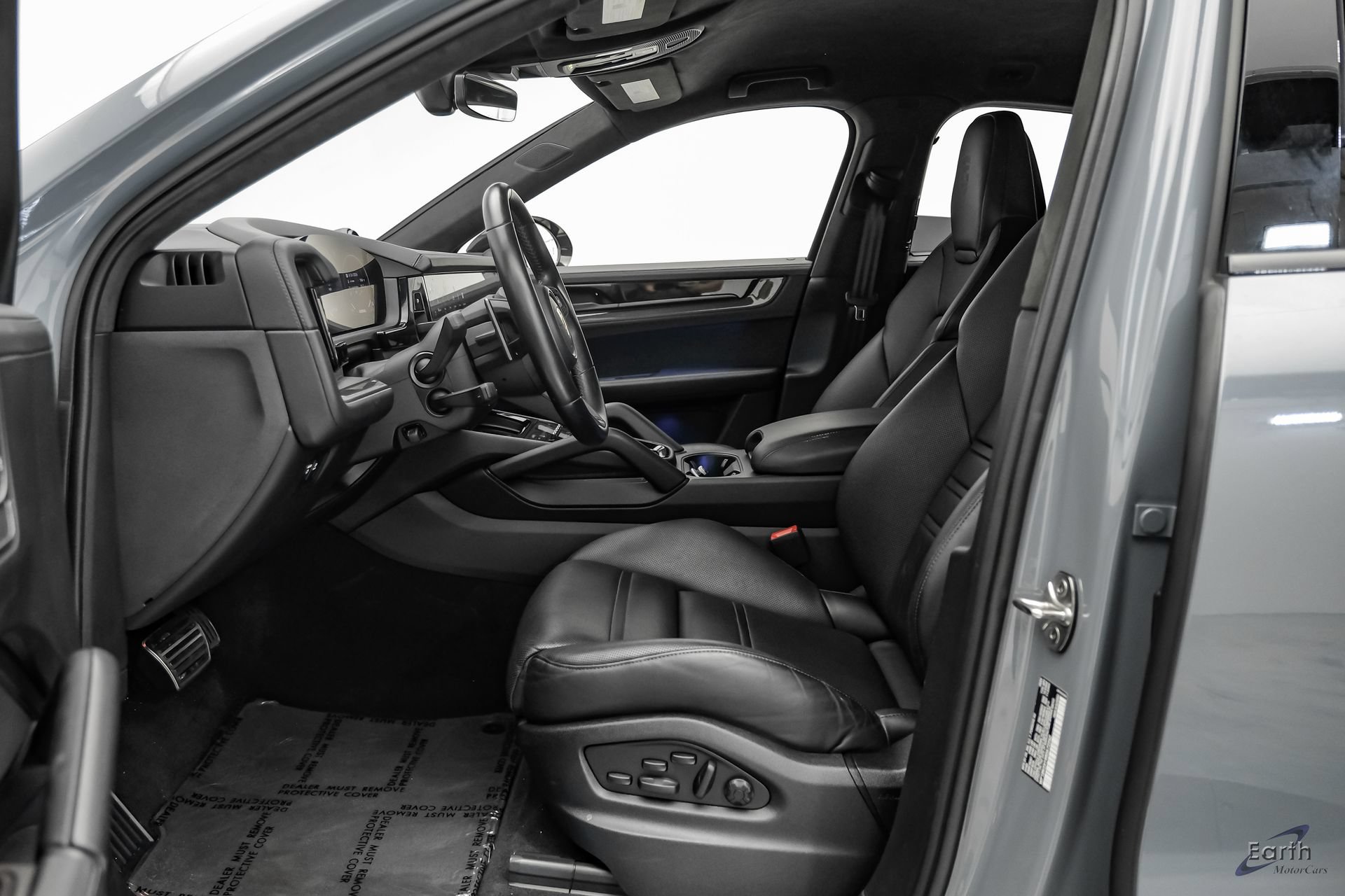 Used 2024 Porsche Cayenne Turbo GT AWD/4WD image 35