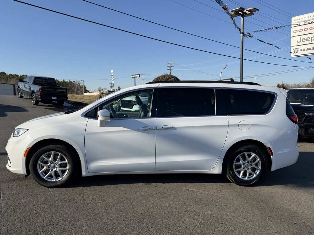 Used 2022 Chrysler Pacifica Touring-L image 8
