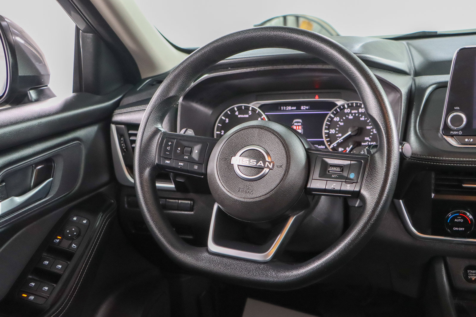 Used 2024 Nissan Rogue SV FWD image 12