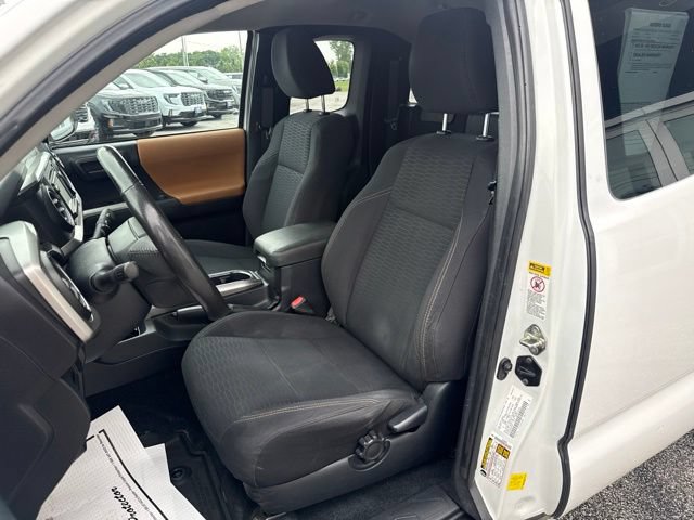 Used 2017 Toyota Tacoma SR5 AWD/4WD image 14