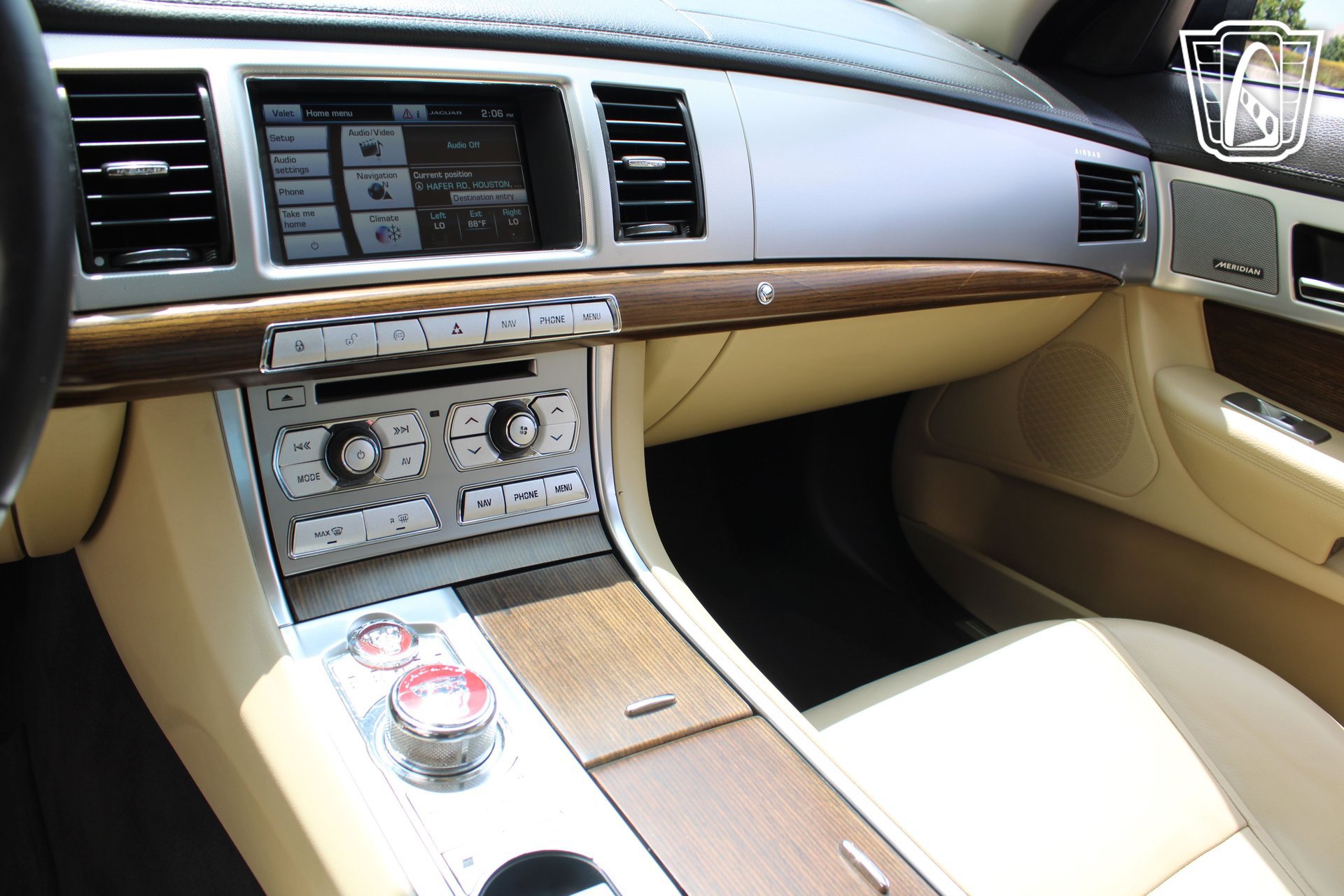 Used 2014 Jaguar XF 3.0 RWD image 6