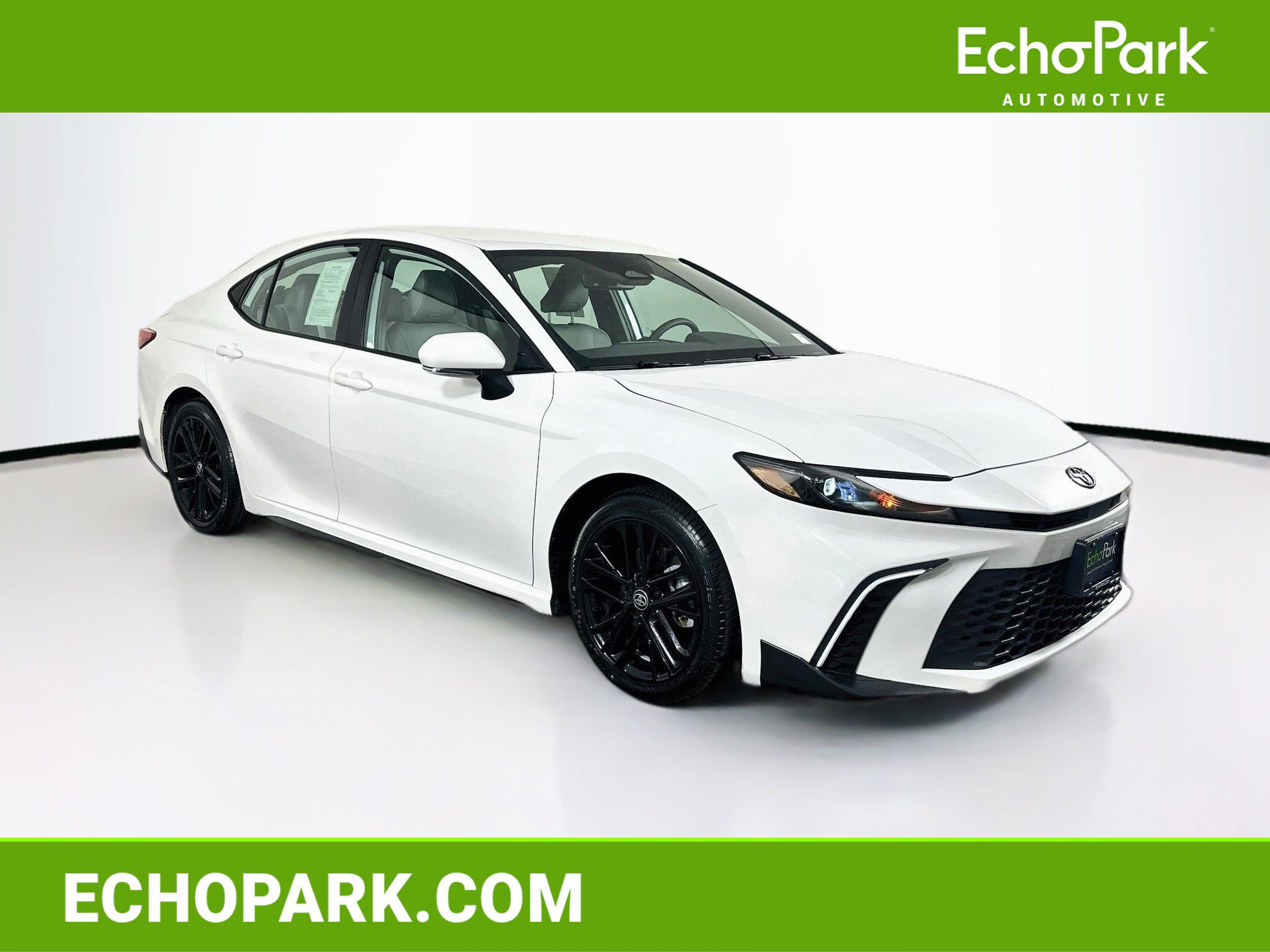 Used 2026 Toyota Camry SE w/ Convenience Package FWD image 1